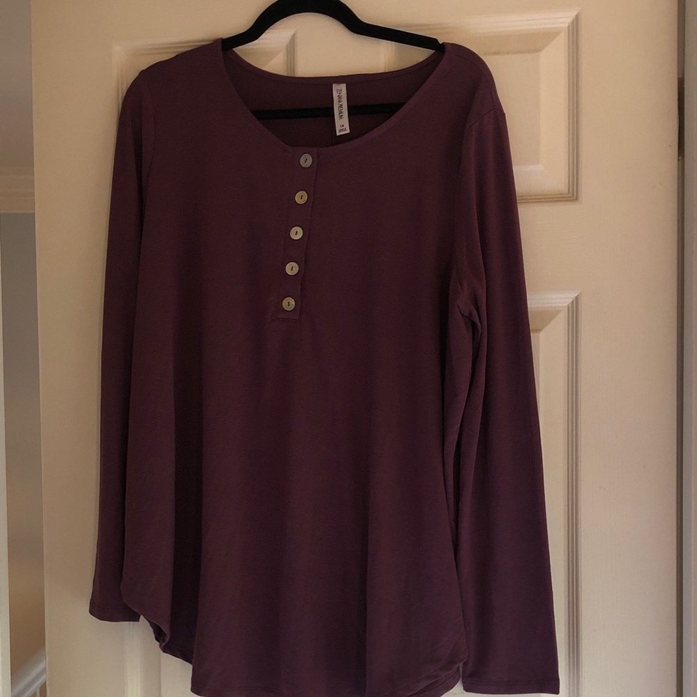 Long Sleeve Henley Top in Plum - Women